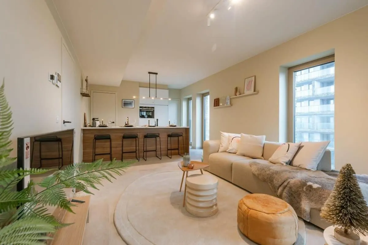 Stunning Apartment With Terrace And Parking contacts