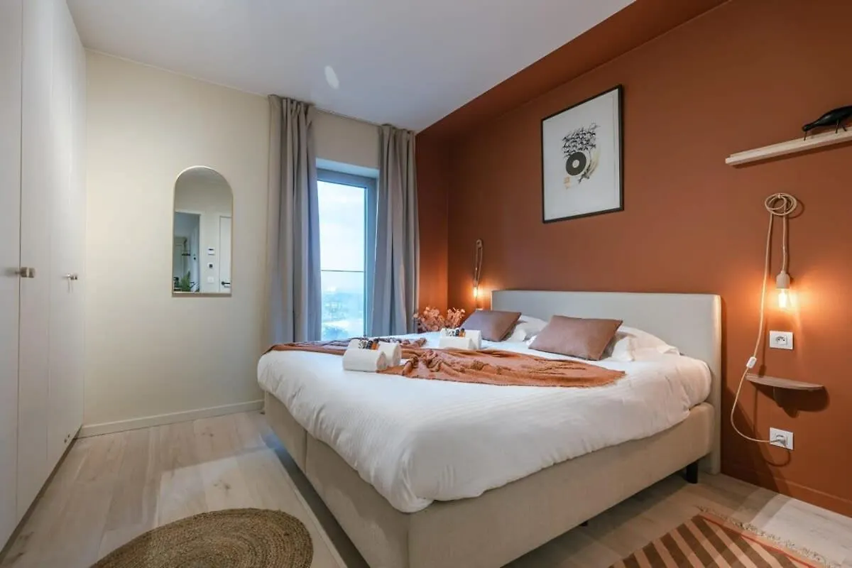 Stunning Apartment With Terrace And Parking Ostend